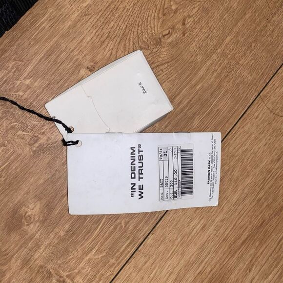 JFOUR NWT Black Straight Legged Jeans, Size 31", MSRP $130 - Picture 5 of 16